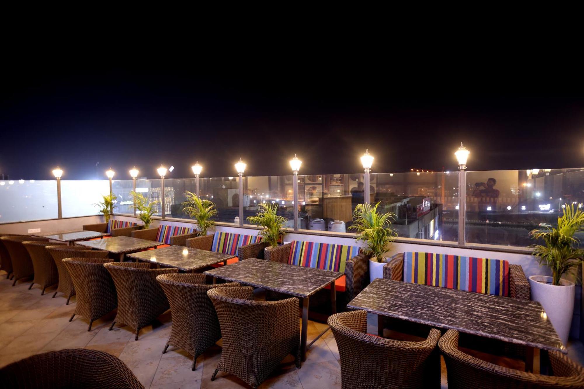 Hiraya Hotels Mohali Exterior foto