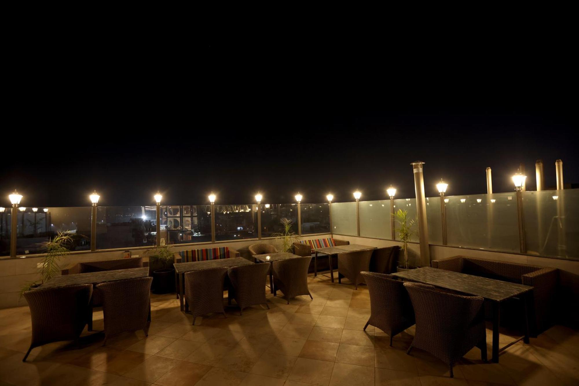 Hiraya Hotels Mohali Exterior foto